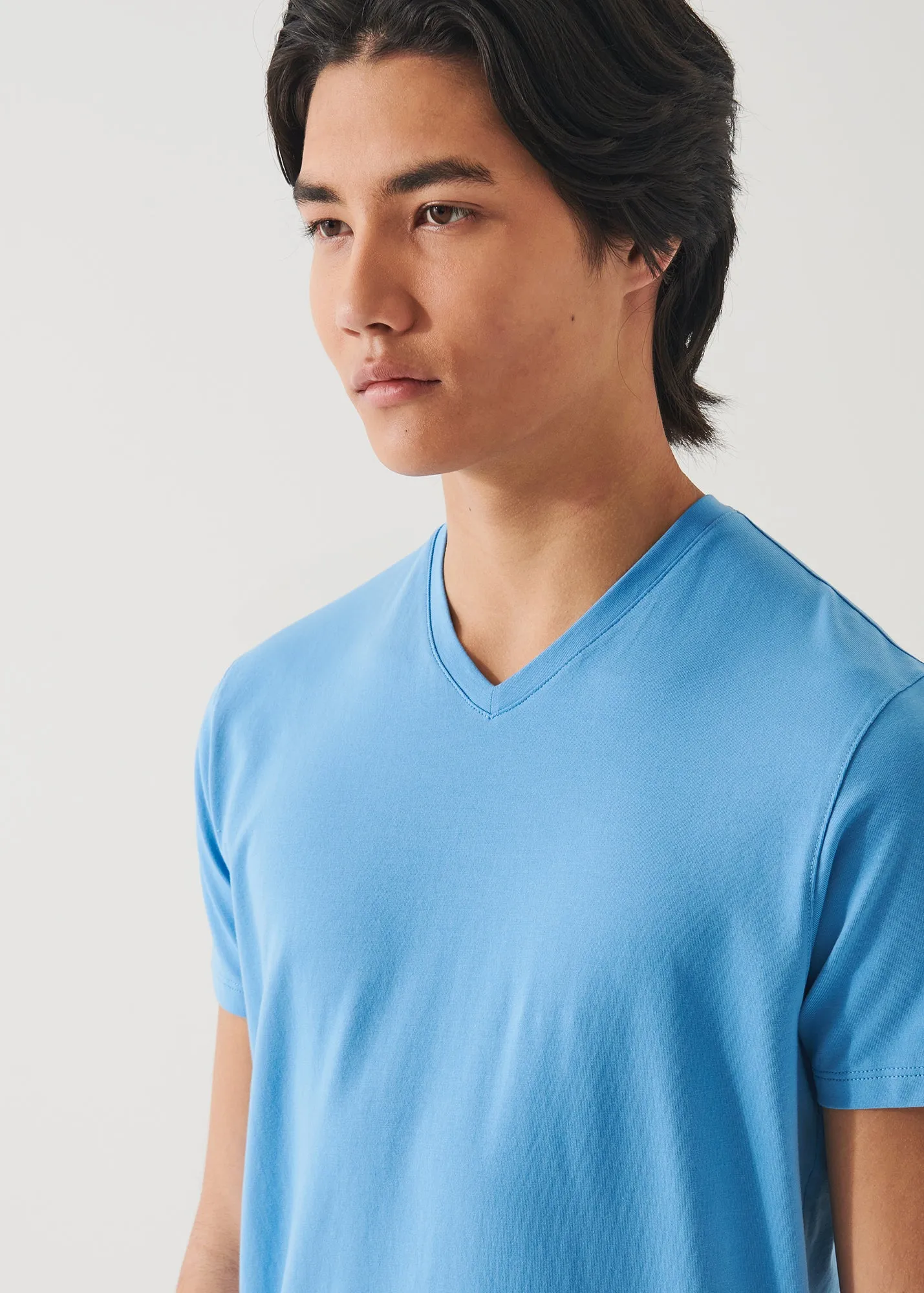 PIMA COTTON STRETCH V-NECK T-SHIRT