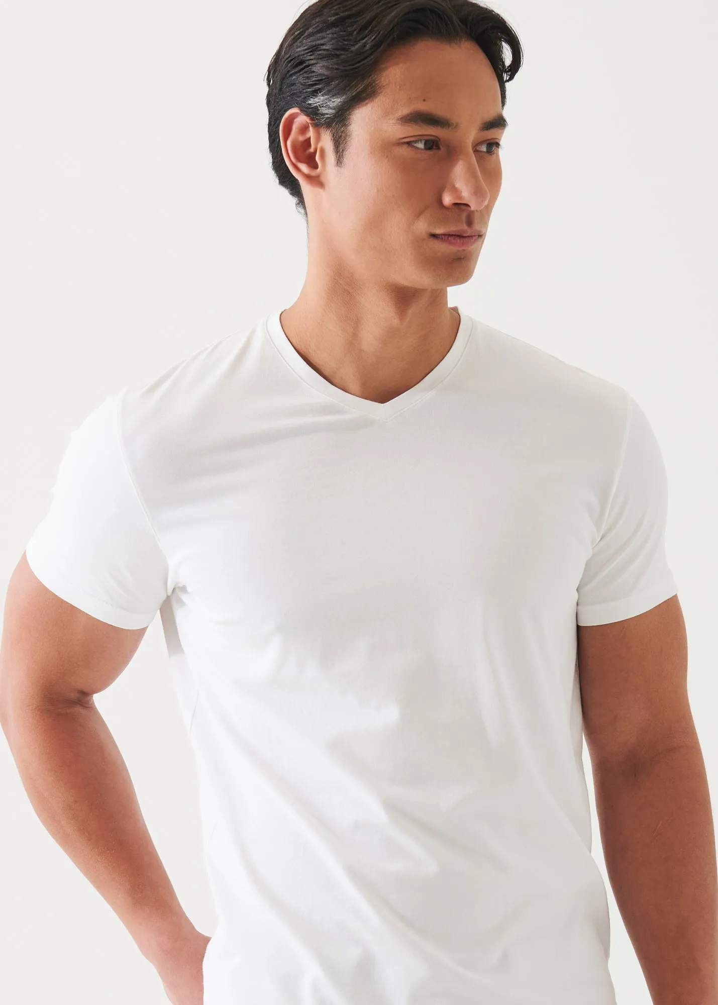 PIMA COTTON STRETCH V-NECK T-SHIRT