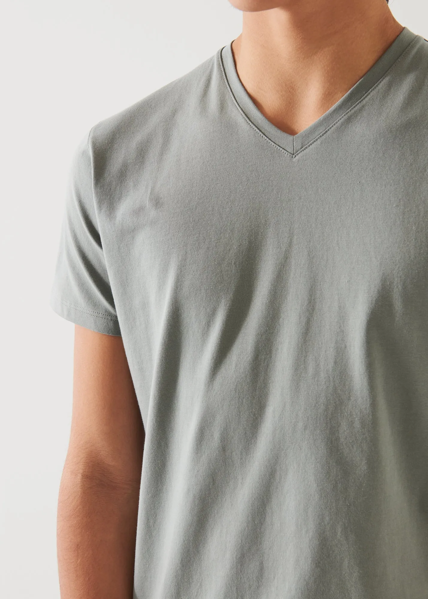 PIMA COTTON STRETCH V-NECK T-SHIRT