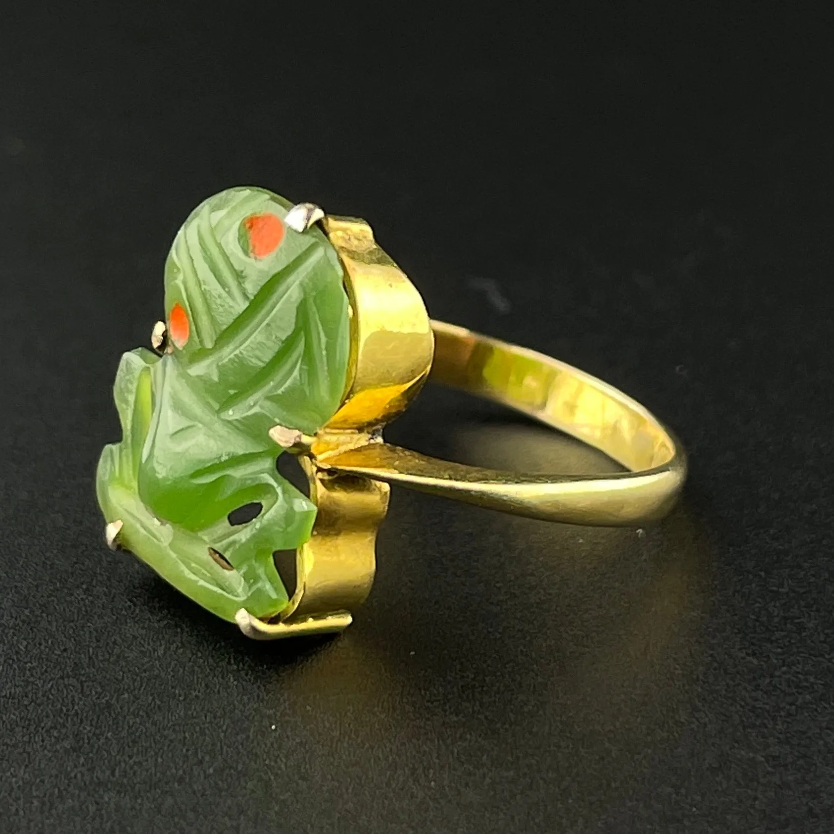 Vintage 9K Gold Jade Frog Cutout TIki Ring, Sz 4 3/4