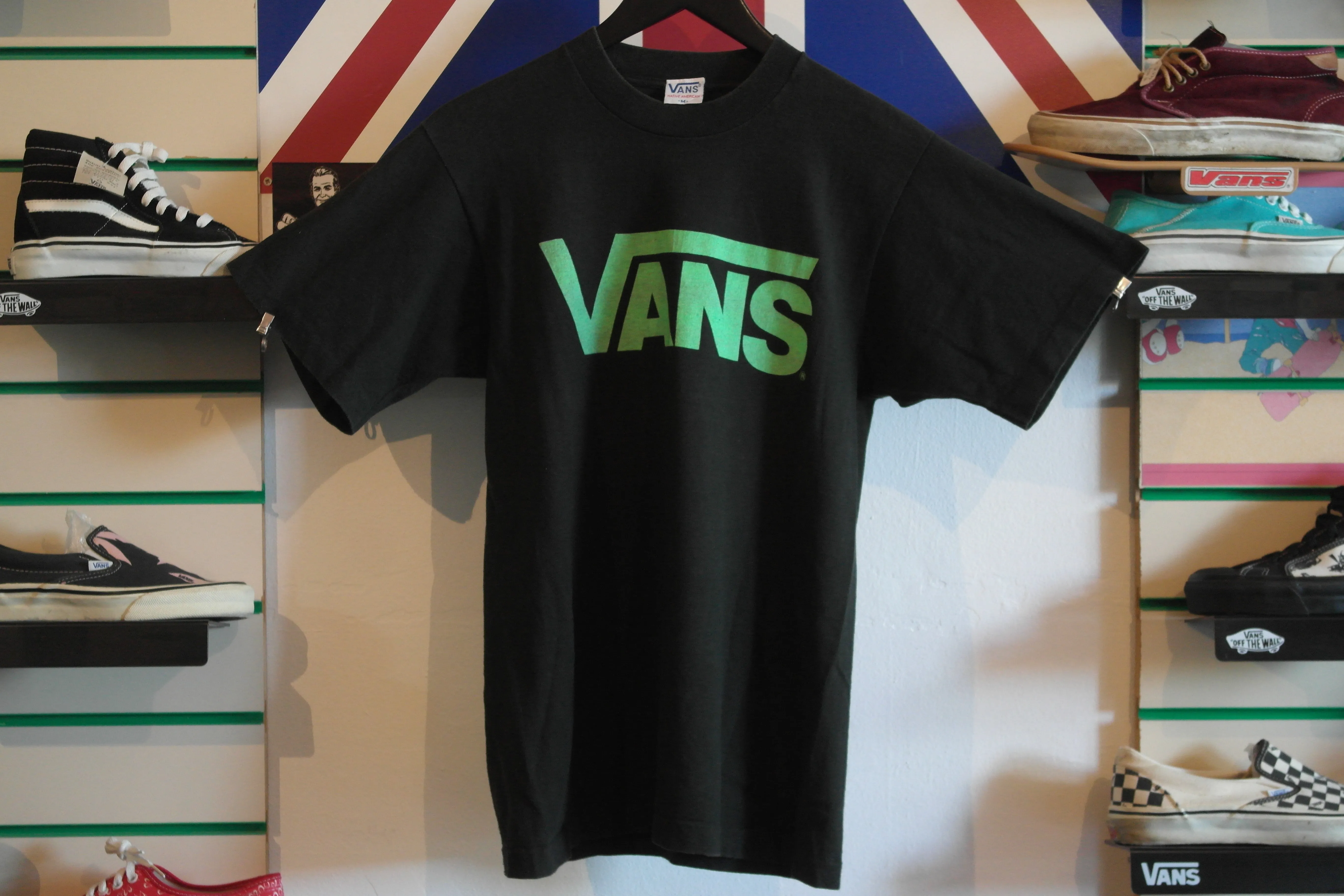 vintage van's native american t-shirt ~ M