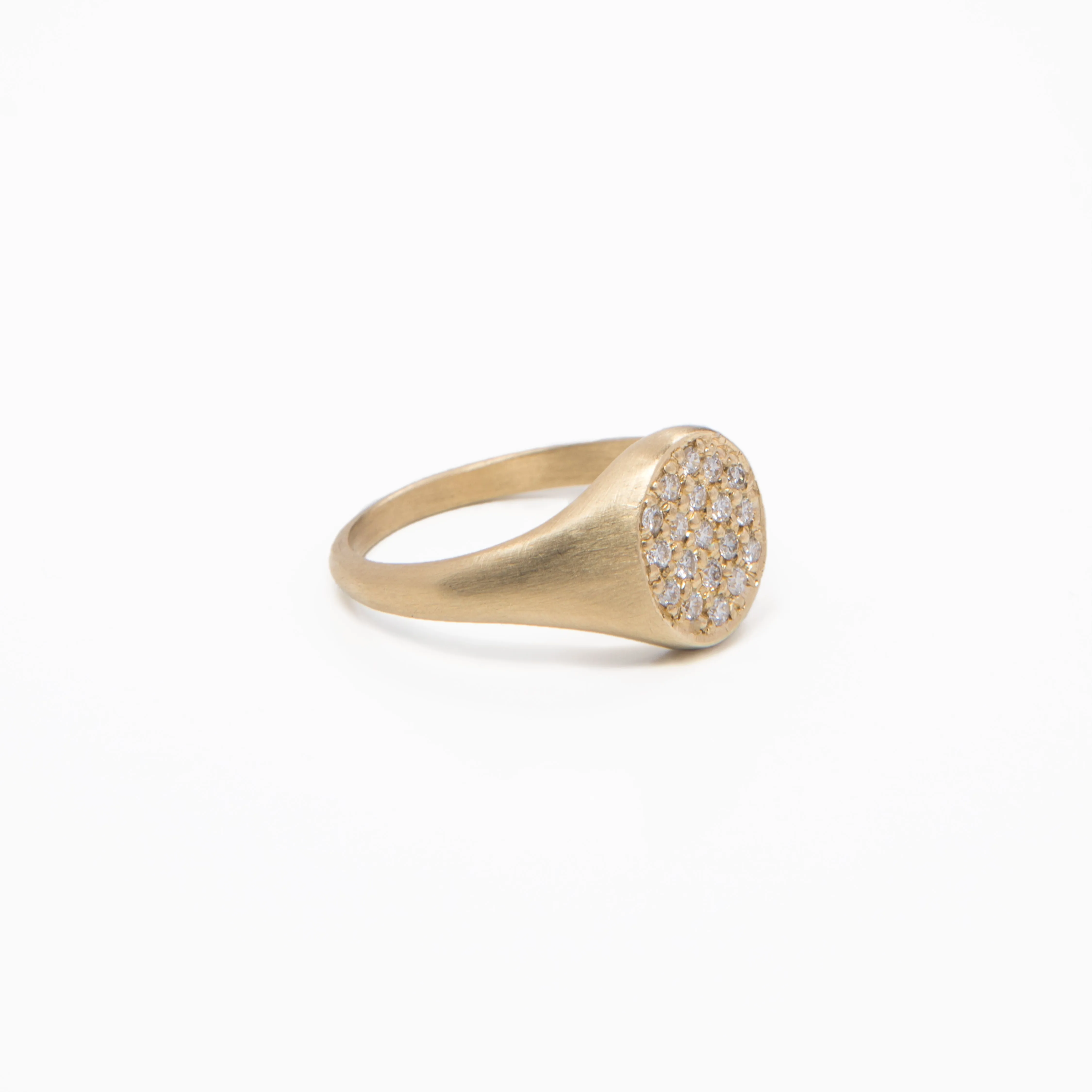 WD86 - 14kt Diamond Oval Pave Signet Ring